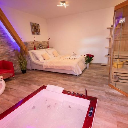 Romanticky Wellness Suite Hotel Heinz Dobris Bagian luar foto