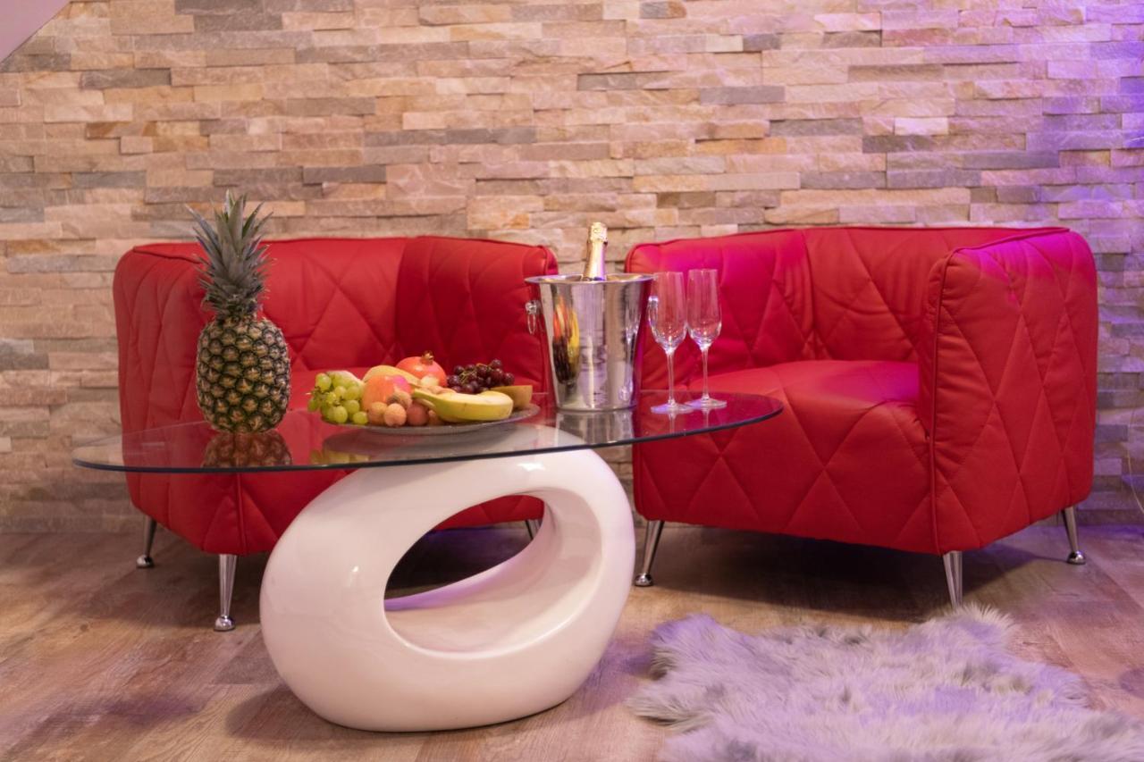 Romanticky Wellness Suite Hotel Heinz Dobris Bagian luar foto
