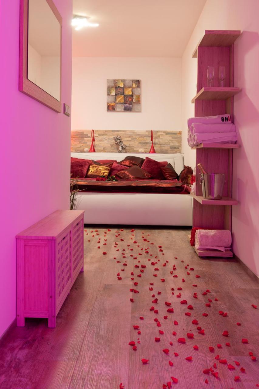 Romanticky Wellness Suite Hotel Heinz Dobris Bagian luar foto