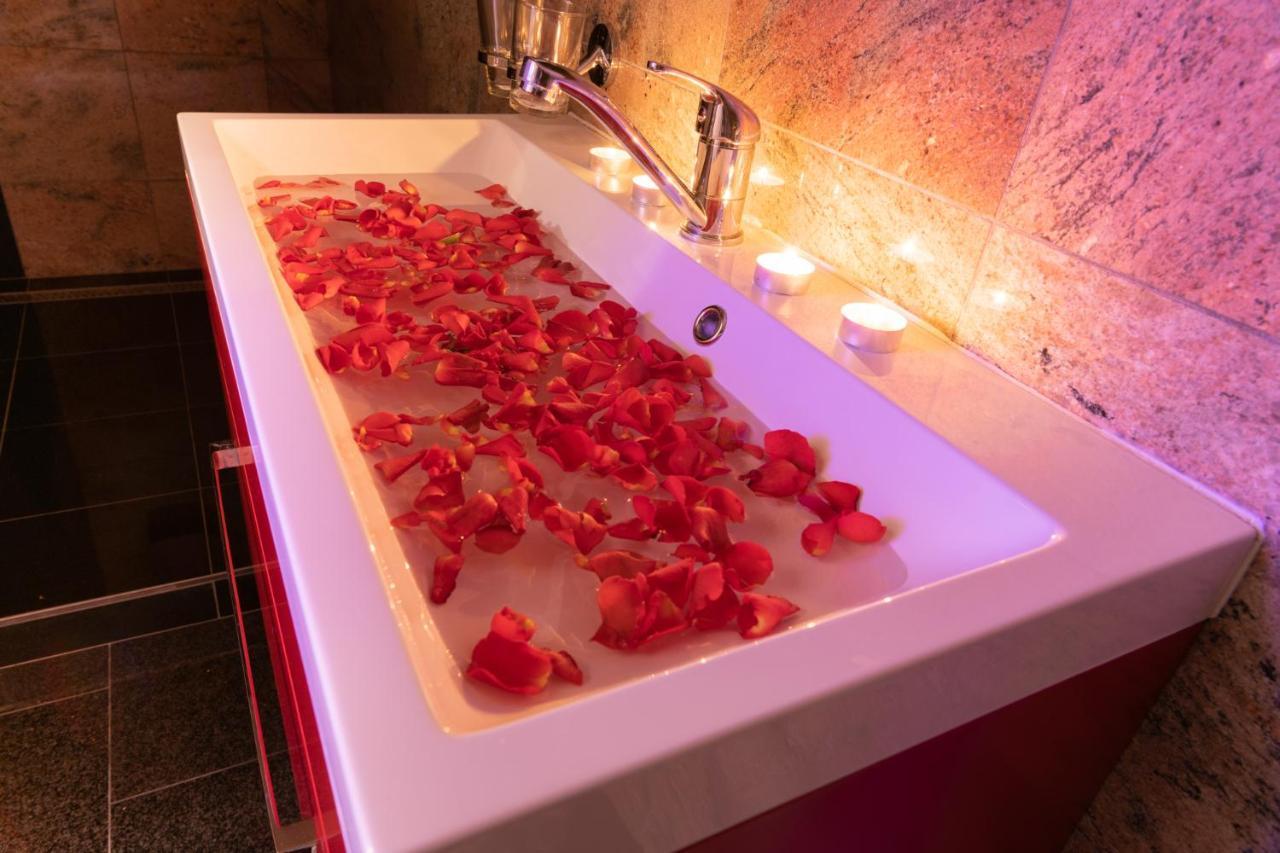 Romanticky Wellness Suite Hotel Heinz Dobris Bagian luar foto