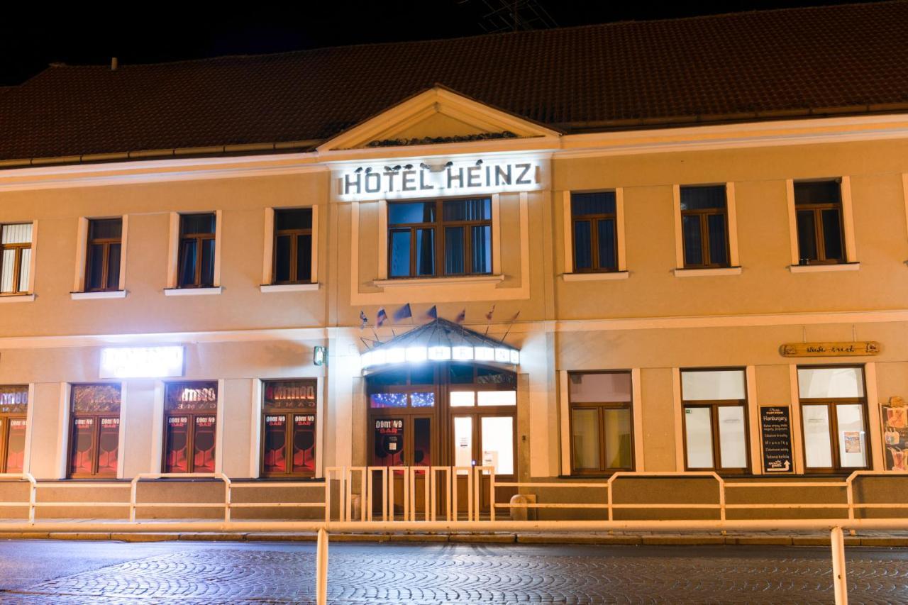 Romanticky Wellness Suite Hotel Heinz Dobris Bagian luar foto