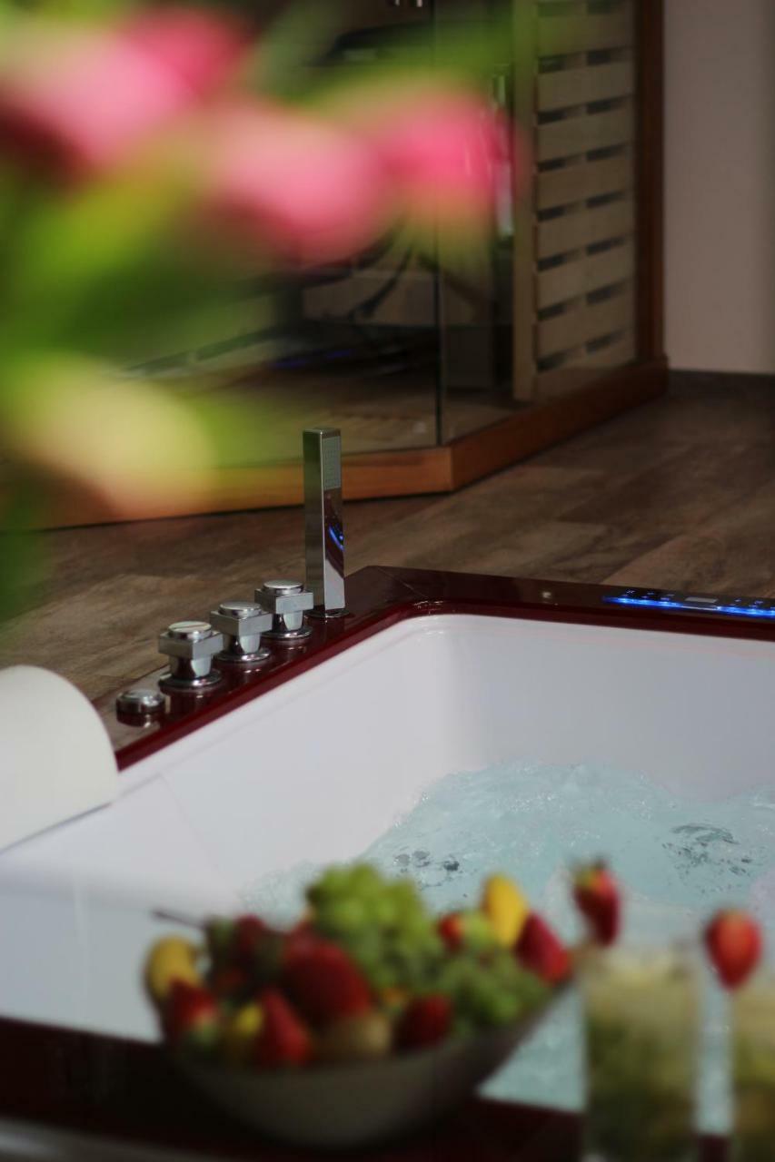 Romanticky Wellness Suite Hotel Heinz Dobris Bagian luar foto