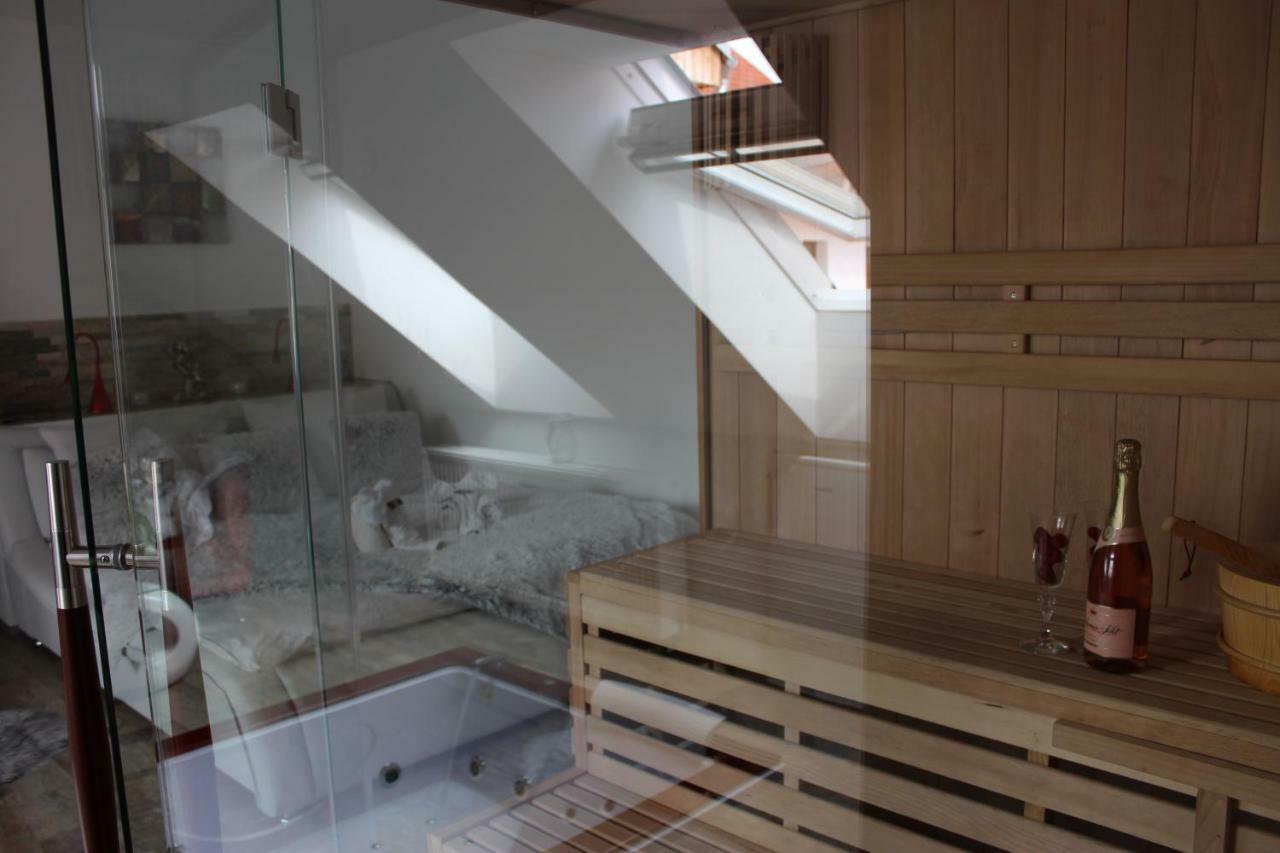 Romanticky Wellness Suite Hotel Heinz Dobris Bagian luar foto