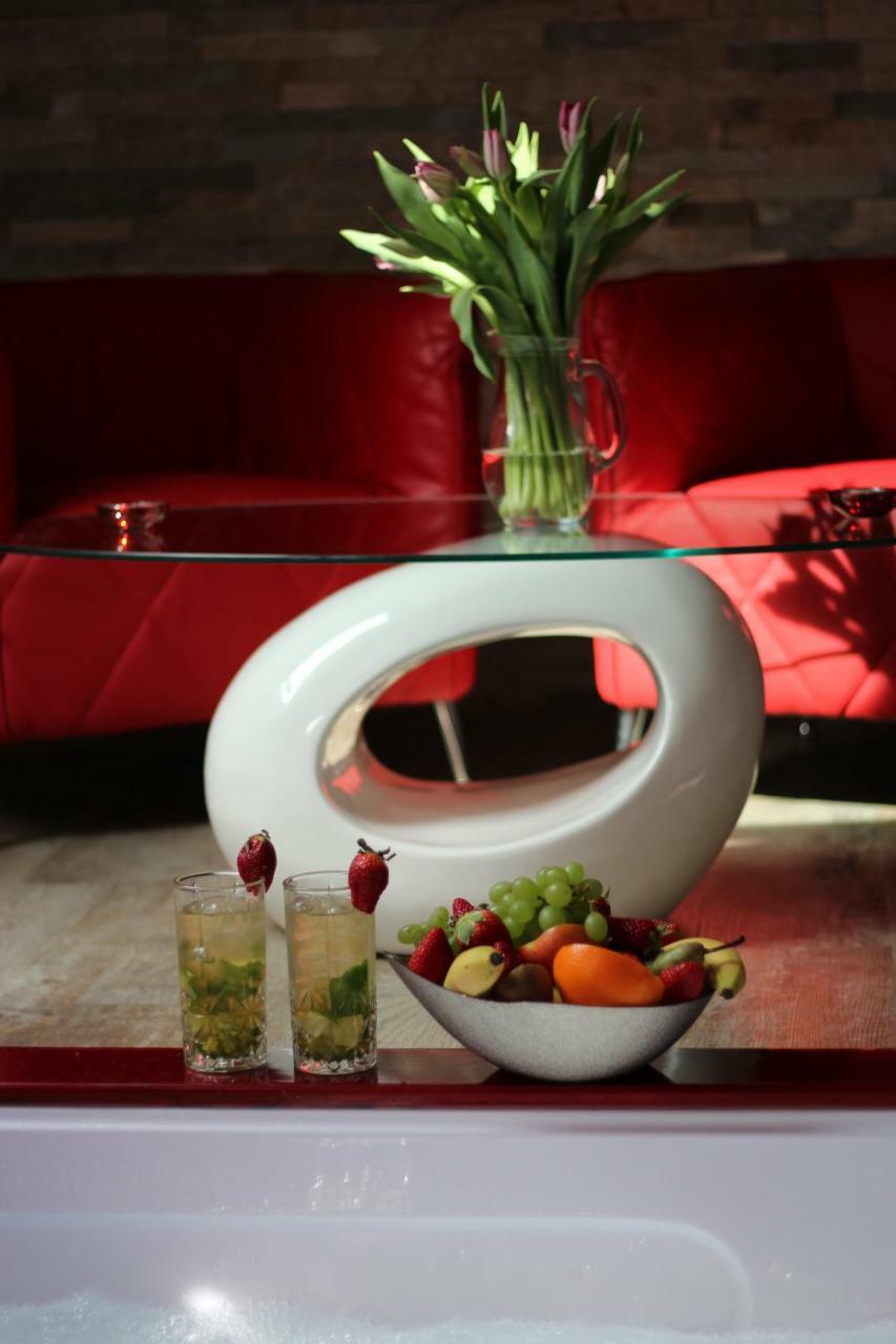 Romanticky Wellness Suite Hotel Heinz Dobris Bagian luar foto